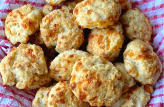 GARLIC CHEESE BISCUITS – The Southern Lady Cooks