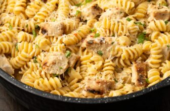 Garlic Parmesan Chicken Pasta | Cookies and Cups
